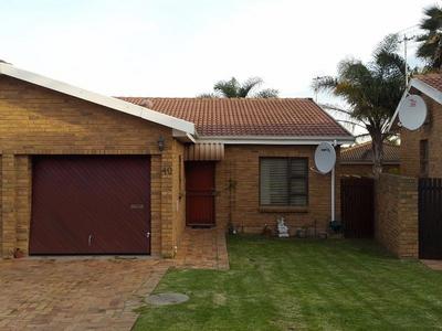 Cluster House For Rent in Kleinbron Estate, Cape Town