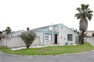Townhouse For Sale in Durmonte, Durbanville
