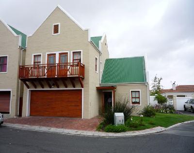 Townhouse For Sale in Vierlanden, Durbanville
