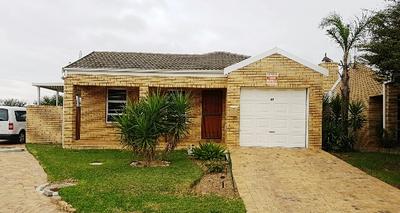 Cluster House For Sale in Uitzicht, Durbanville