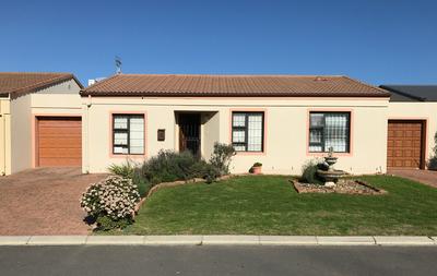 Cluster House For Sale in Uitzicht, Durbanville