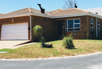 Townhouse For Sale in The Crest, Durbanville