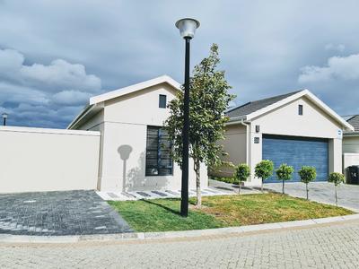 Townhouse For Sale in Sonkring, Brackenfell